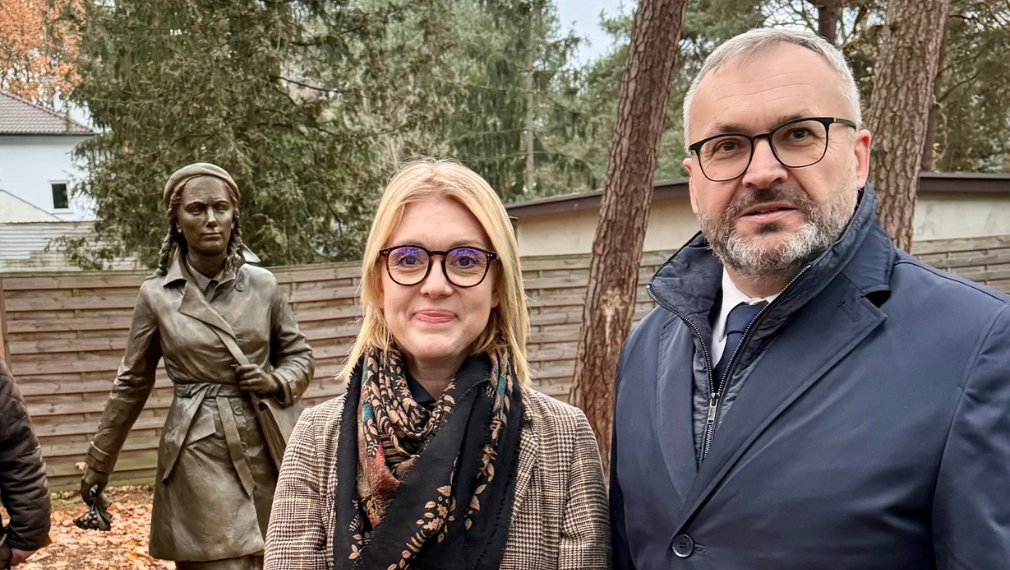 Odsłonięcie pomnika Heleny Schneider „Pokrzywy”